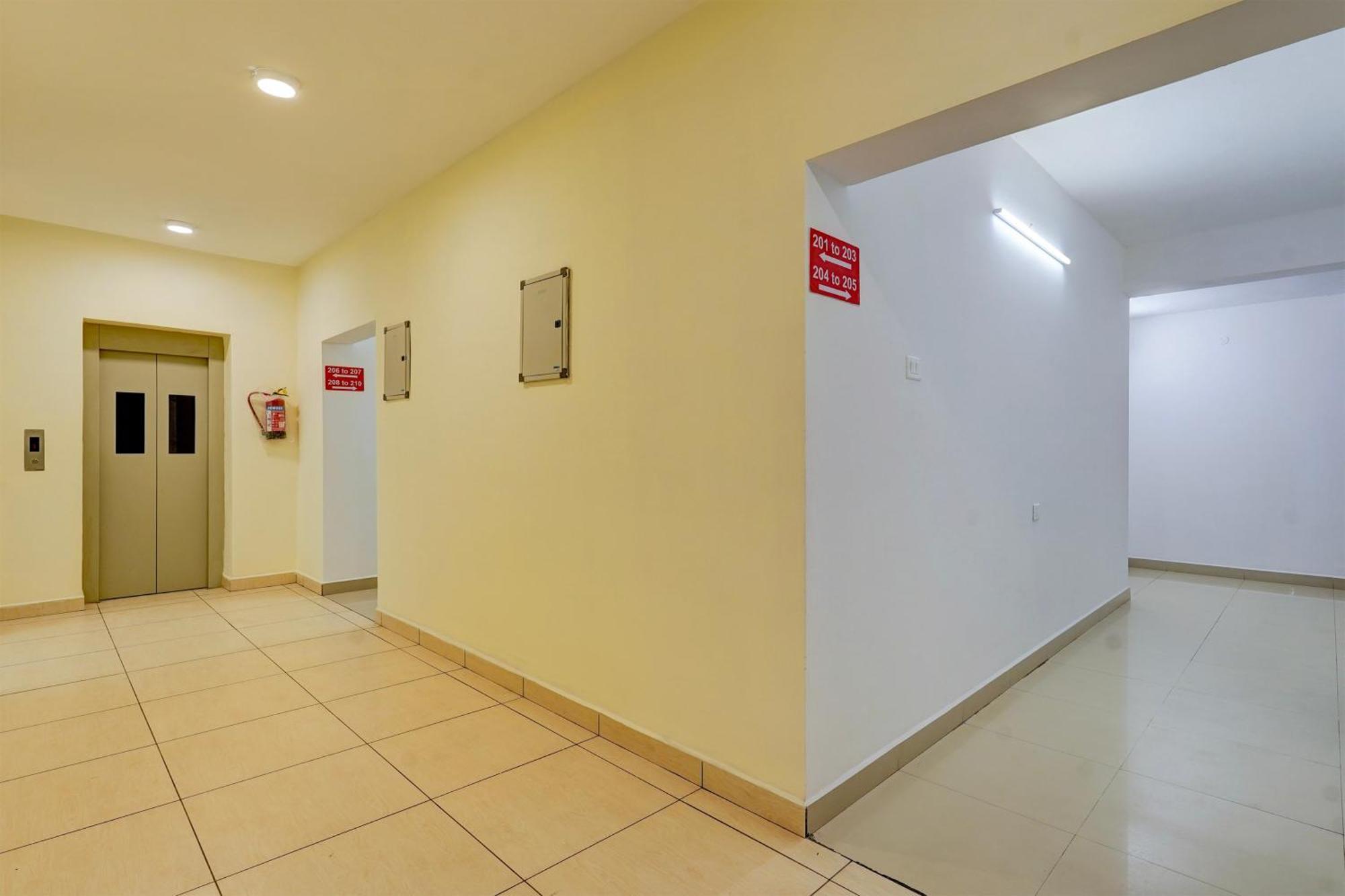 Super Hotel O Valasaravakkam Near Chandra Metro Mall Madrás Exterior foto